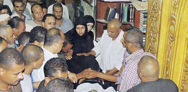 أهالى عزبة البكرى بالمنوفية يشيعون جنازة الشهيد ممدوح مصطفى