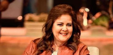 الفنانة دلال عبدالعزيز