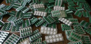 "التفتيش الصيدلية" تضبط كميات من أقراص الترامادول والدواء المهرب