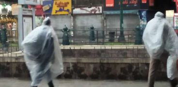 حيلة المواطنون لمواجهة الأمطار