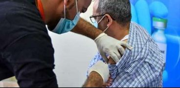 أرشيفية تلقي اللقاح في مستشفيات جنوب سيناء