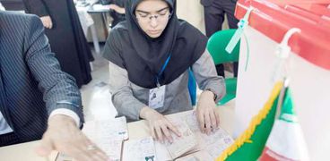 إيرانيون يصوتون فى انتخابات رئاسية سابقة «صورة أرشيفية»