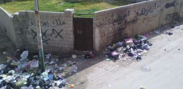 شوارع العريش تغوص باكياس القمامة والقاذورات
