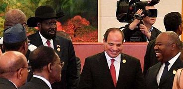 الرئيس السيسي وحوله القادة الأفارقة في قمة فوكاك