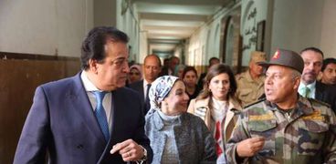 عبدالغفار وكامل الوزير يتفقدان مستشفى الطوارئ بقصر العيني