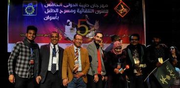 فرقة بريدة المسرحية بالسعودية تشارك بمهرجان طيبة للفنون باسوان