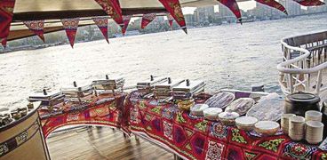 إفطار فى أحد المراكب على النيل