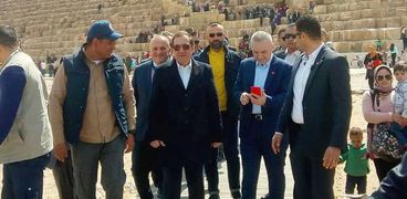 رئيس دولة البانيا يزور منطقة آثار الأهرامات: