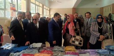 افتتاح معرض منتجات بكلية الدراسات الاقتصادية والعلوم السياسية في جامعة الإسكندرية