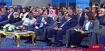 الرئيس عبد الفتاح السيسي في جلسة "كيف نبني قادة الغد"