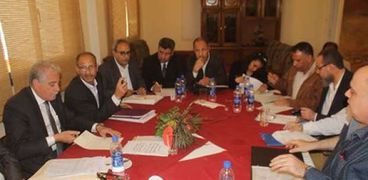 اجتماع محافظ جنوب سيناء مع رؤساء الادارات والمديريات