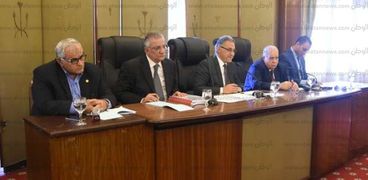 جانب من اجتماع لجنة الإدارة المحلية فى البرلمان بحضور «زكى بدر»