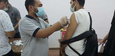 تطعيم طلاب جامعة حلوان