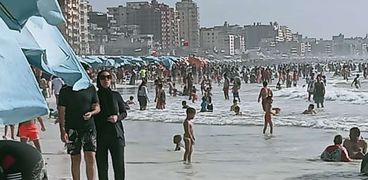 زحام الشواطئ بغرب الإسكندرية
