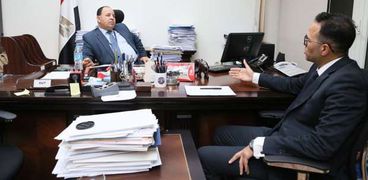 اسلام كمال مع نائب وزير المالية