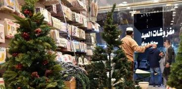 شجر عيد الميلاد في احد محلات الهدايا في السعودية