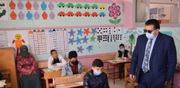 وكيل وزارة التربية والتعليم بمحافظة جنوب سيناء يتفقد الامتحانات