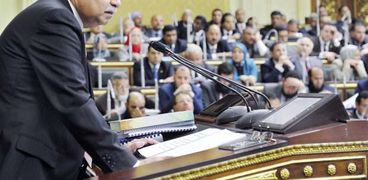 شريف إسماعيل خلال عرض بيان الحكومة على مجلس النواب «صورة أرشيفية»