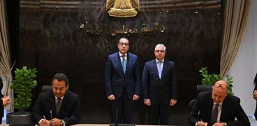 رئيس الوزراء يشهد توقيع اتفاقية إطارية بشأن إقامة مصنع «سان جوبان»