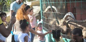 إقبال كثيف للزوار على الحدائق "الترفيهية" و"الحيوان" فى ثاني أيام عيد الفطر بالإسكندرية