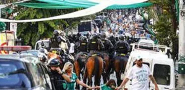 الشرطة البرازيلية تفرق مشجعي «بالميراس» بعد خسارة فريقهم