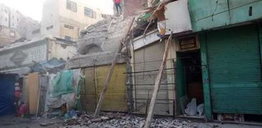 سقوط أجزاء من عقار قديم ب"المنشية" وسط الإسكندرية دون إصابات