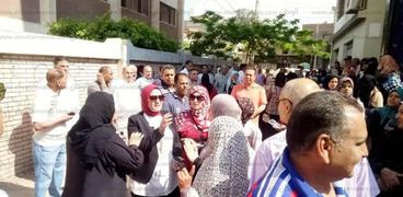 رئيس مدينة الحامول تتفقد محيط لجان الثانوية العامة