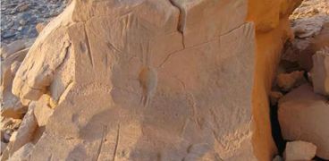 اغرب كتابات فلكية للقدماء المصريين على الصخرة العنكبوتية في الوادي الجديد