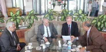 بالصور| محافظ جنوب سيناء يجتمع بسفير الاتحاد الأوروبي لبحث تنميه المحافظة