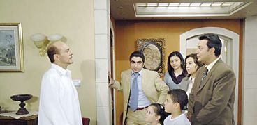 محمد صبحى فى مشهد من مسلسل «عائلة ونيس»