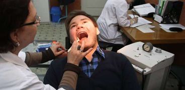 دراسة: عدم تنظيف الأسنان يسبب الضعف الجنسي للرجال