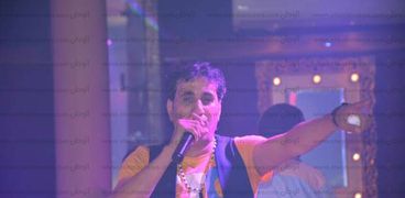 بالصور| أحمد شيبة يشعل حفل vip club بأجمل أغانيه