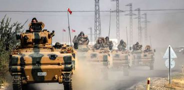 انتشار القوات التركية على الحدود السورية