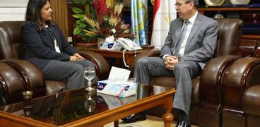 محافظ كفر الشيخ خلال لقاءه مع مستشار وزير الاتصالات