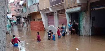 مياه الأمطار تغرق شوارع ومداخل منازل "شبرا النملة" بطنطا