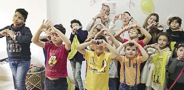أطفال سوريون أثناء مشاركتهم فى المبادرة