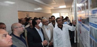 وزير الصحة يتفقد مشروع مخازن الأدوية في مستشفى الأمراض الصدرية ببني سويف