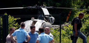 "فرار استعراضي".. هروب سجين بمروحية هليكوبتر من أحد السجون في فرنسا