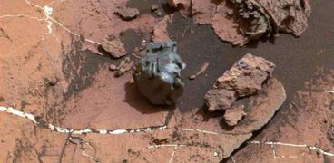 اكتشاف جسم غريب على سطح المريخ