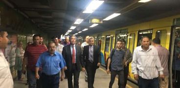 وزير النقل يتفقد محطات المترو - ارشيف