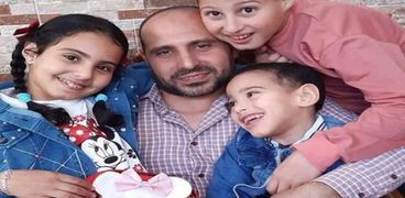الفنان المسرحي محمد زقزوق خطاب وعائلته