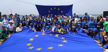 «البيئة» تشارك الاتحاد الأوروبي حملة تنظيف شاطئ السرايا بالإسكندرية