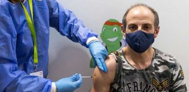 الولايات المتحدة الأمريكية تواصل تطعيم مواطنيها بلقاح «كورونا»