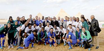 استضافة كبار نجوم كرة القدم في العالم تحت سفح الأهرام