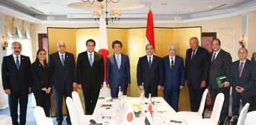 الرئيس السيسى والوفد المرافق له خلال لقائه رئيس وزراء اليابان