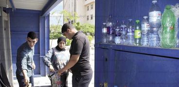 الأمن يمنع طلاب وطالبات «الأزهر» من دخول الجامعة بزجاجات مياه وعطور