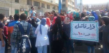 "أمن الإسكندرية" يفشل في إيقاف مسيرة طلاب الثانوية ضد "10 درجات"