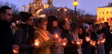 وقفة بالشموع تكريم لضحايا هجوم بطرسبورج