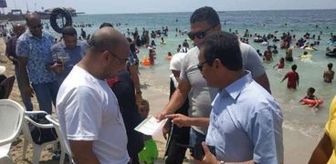 توقيع الغرامات على شواطئ الإسكندرية