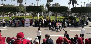 جانب من استقبال جامعة القاهرة لطلابها